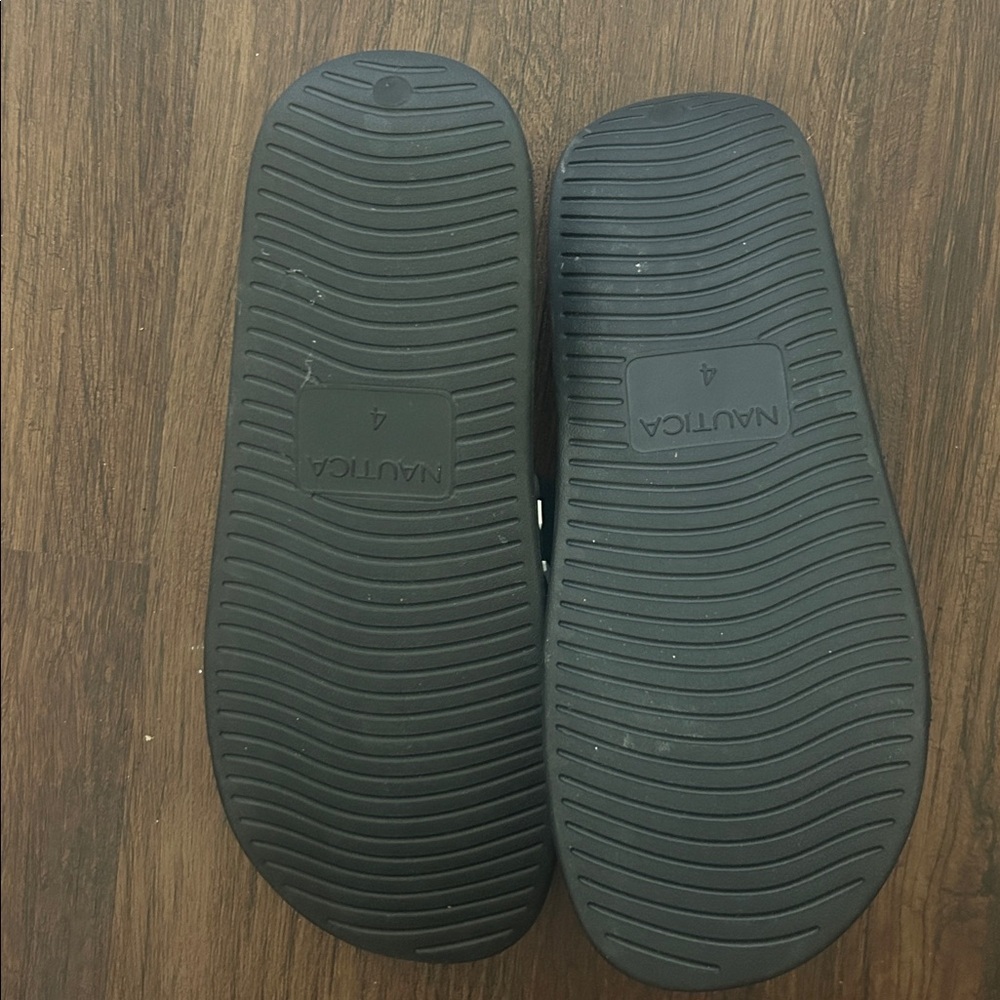 Nautica Children's size 4 navy blue/red & white slides - Picture 3 of 3